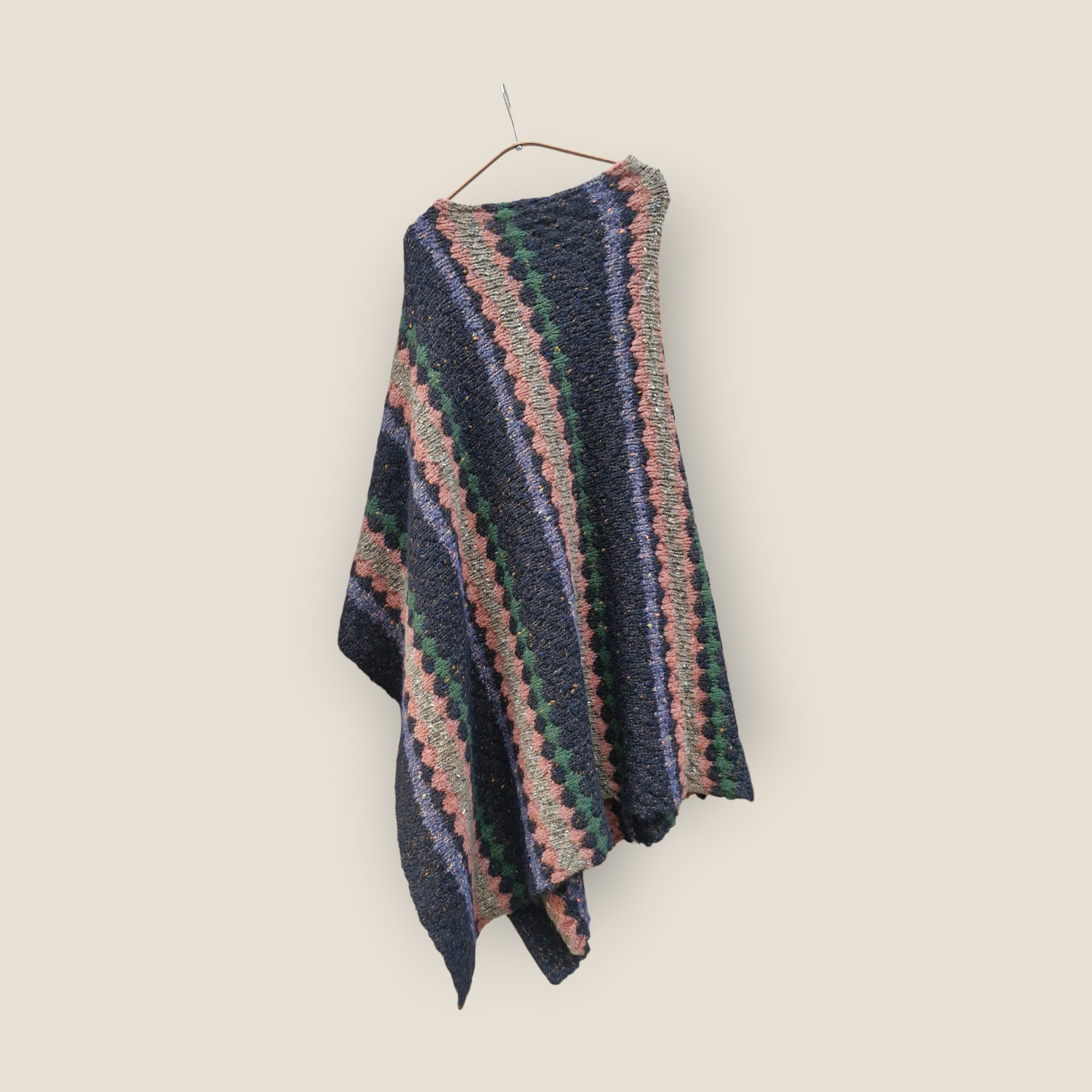 Poncho · Ailanto - Imagen 2